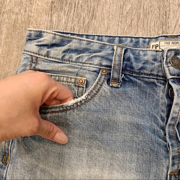 Free People Light Wash Raw Edge Hem Jean Shorts 26 - Picture 2 of 7